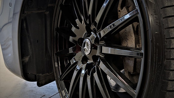 Mercedes-Benz E220 8 of 27