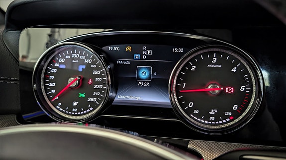 Mercedes-Benz E220 16 of 27