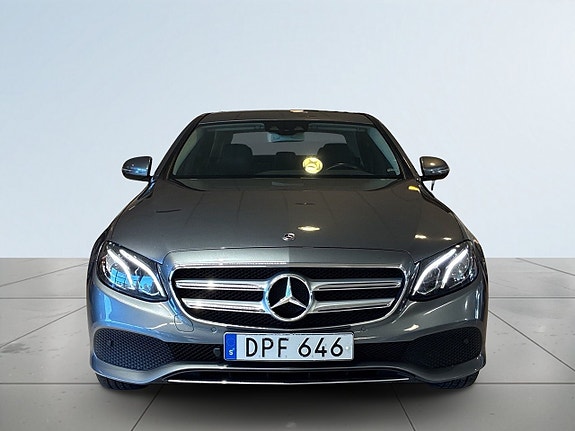 Mercedes-Benz E220 d 2 of 18