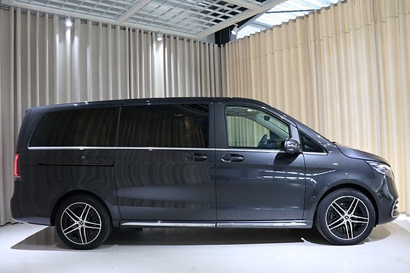 Mercedes-Benz V300 d 3 of 30