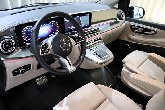 Mercedes-Benz V300 d 16 of 30