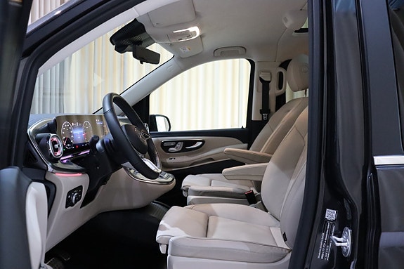 Mercedes-Benz V300 d 17 of 30