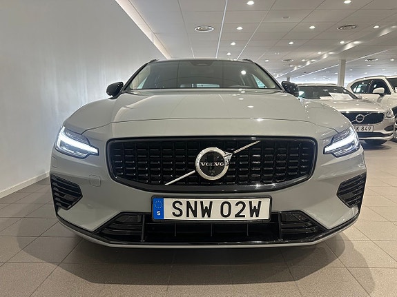 Volvo V60 2 of 19