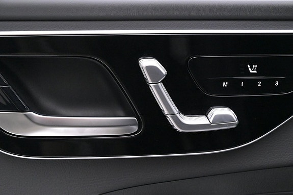 Mercedes-Benz C300 10 of 27