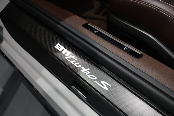 Porsche 911 Turbo S 17 of 20