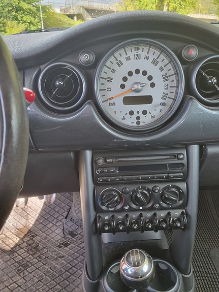 MINI Cooper 9 of 12
