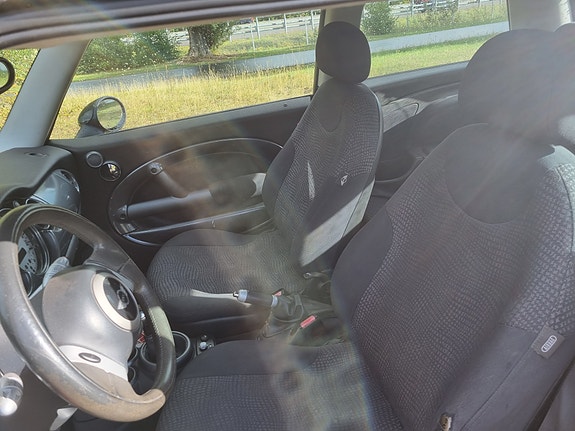 MINI Cooper 12 of 12
