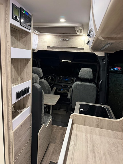 Mercedes-Benz Sprinter Bravia Swan 699 premium 9 of 21