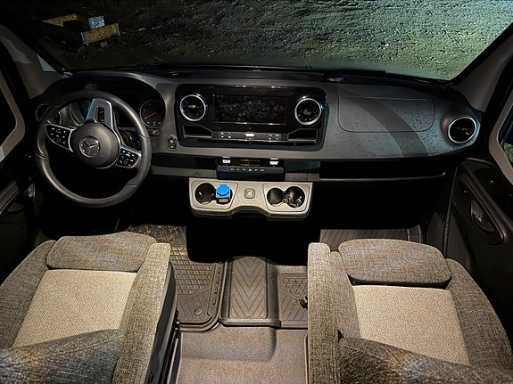Mercedes-Benz Sprinter Bravia Swan 699 premium 2 of 21