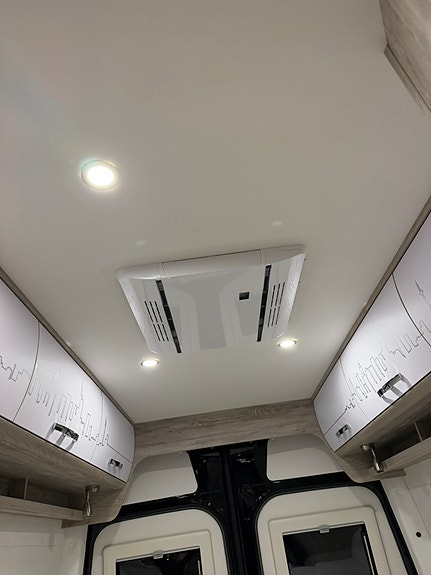 Mercedes-Benz Sprinter Bravia Swan 699 premium 11 of 21