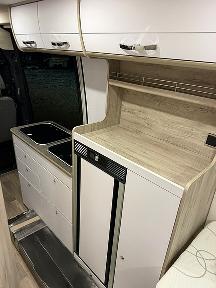 Mercedes-Benz Sprinter Bravia Swan 699 premium 10 of 21