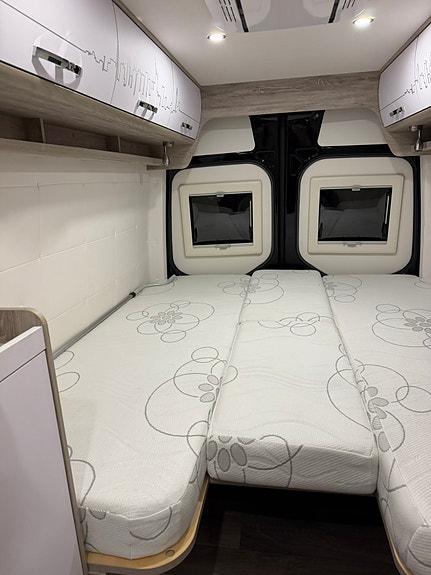 Mercedes-Benz Sprinter Bravia Swan 699 premium 13 of 21