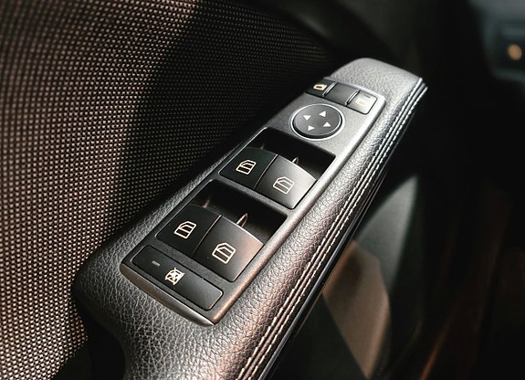 Mercedes-Benz A200 25 of 30