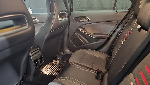 Mercedes-Benz A200 13 of 30