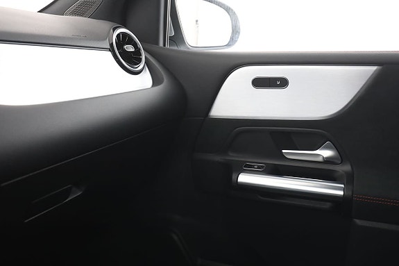 Mercedes-Benz B250 e 28 of 30