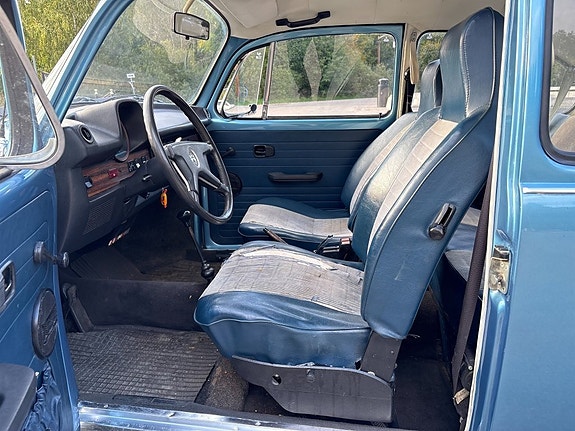 Volkswagen 1303 10 of 22