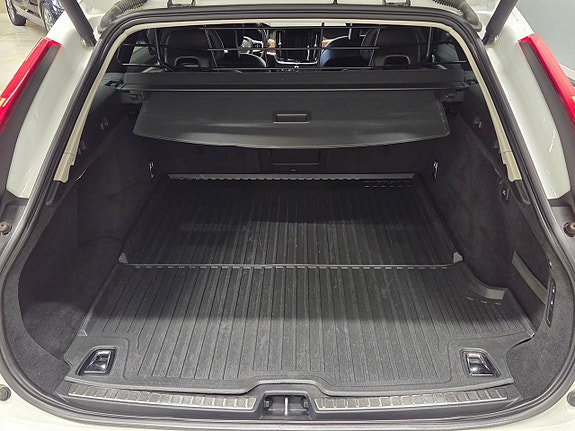 Volvo V90 Cross Country 13 of 22