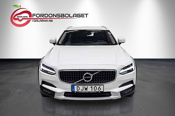 Volvo V90 Cross Country 2 of 22