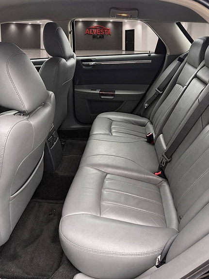 Chrysler 300C 6 of 10