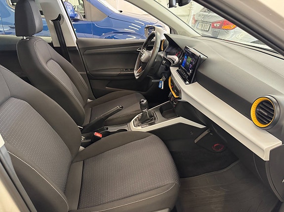 Seat Arona 15 of 23
