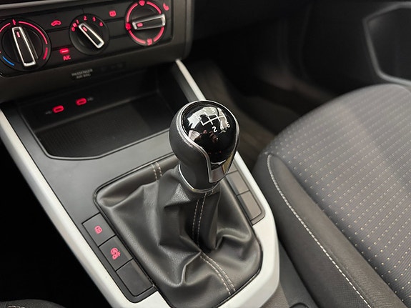 Seat Arona 20 of 23