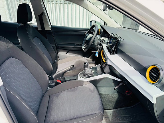 Seat Arona 5 of 23