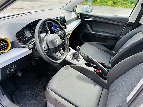 Seat Arona 8 of 23