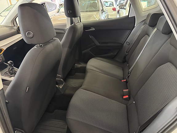 Seat Arona 17 of 23
