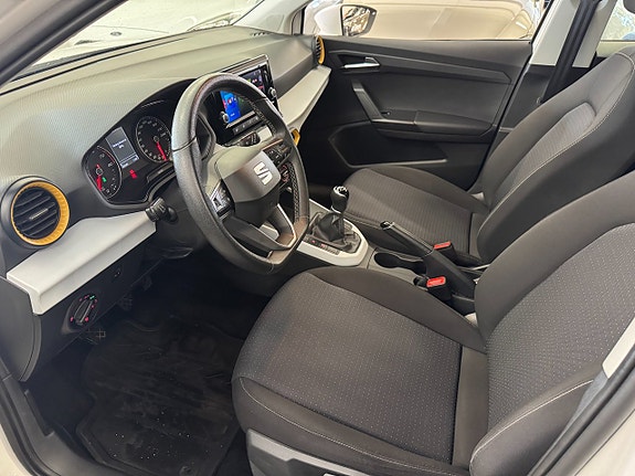 Seat Arona 18 of 23