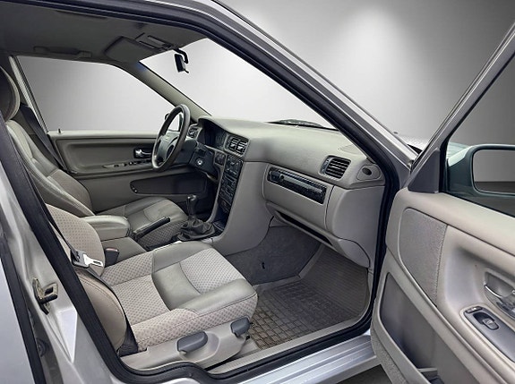 VOLVO V70 2.4 170 ch BVM - ATTELAGE - 276500 km
