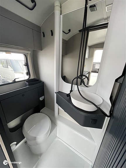 Adria ACTION SPORTS 391 LH / Smidig vagn perfekt för två / 8 of 15