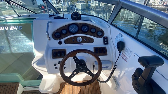 Schaefer Phantom 245 -05 Volvo Penta 5,0 GXI -05 15 of 22