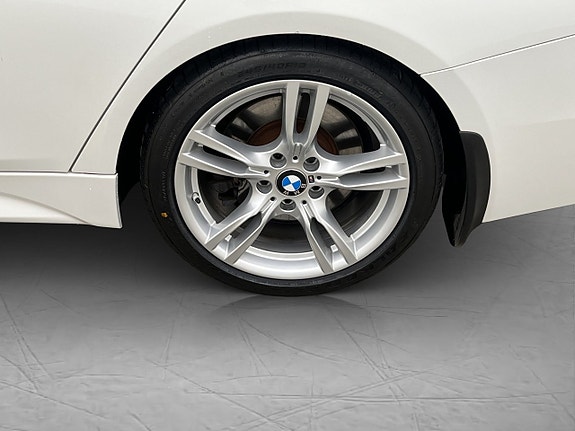 BMW 340i 26 of 28