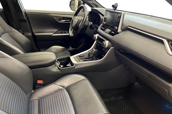 Toyota RAV4 7 of 28