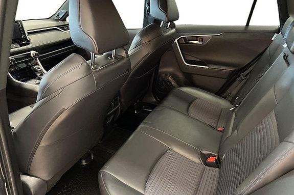 Toyota RAV4 13 of 28