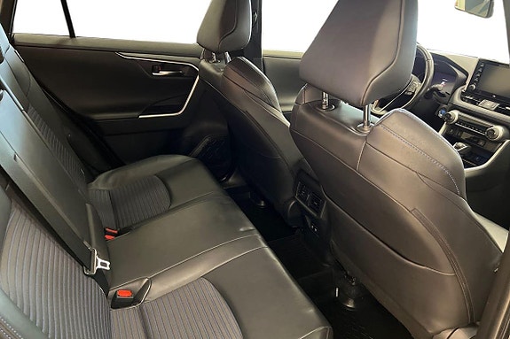 Toyota RAV4 9 of 28