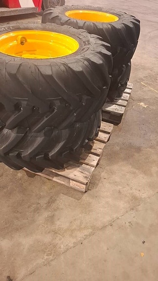 Michelin XMCL 400/70R20 2 of 2