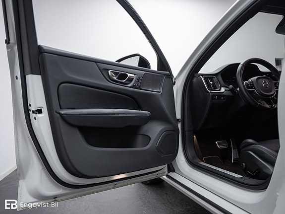 Volvo V60 19 of 30