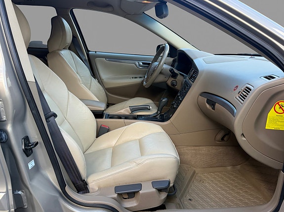 Volvo V70 9 of 13