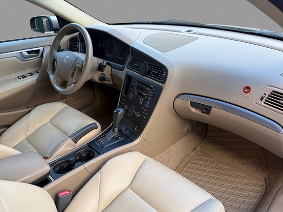 Volvo V70 10 of 13
