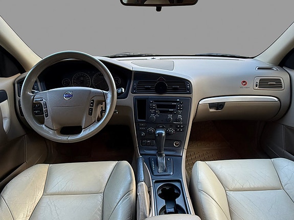 Volvo V70 11 of 13
