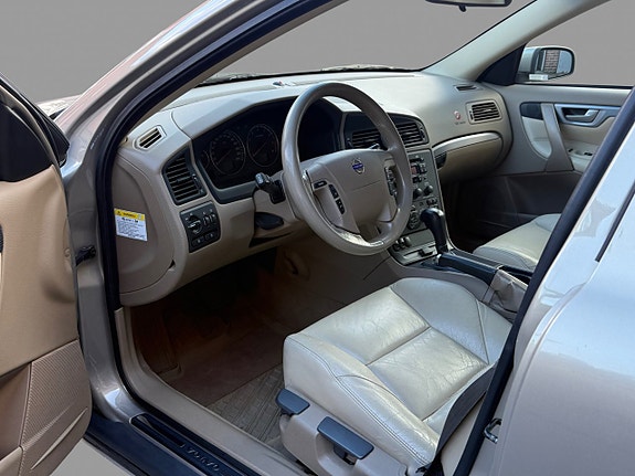 Volvo V70 12 of 13