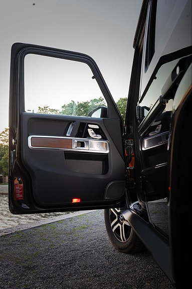 Mercedes-Benz G580 6 of 8