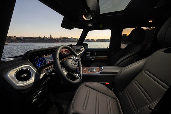 Mercedes-Benz G580 4 of 8