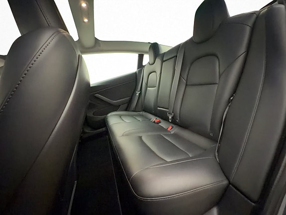 Tesla Model 3 27 of 30