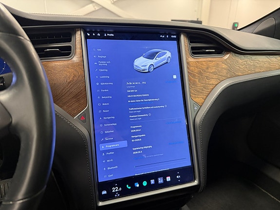 Tesla Model S 17 of 19