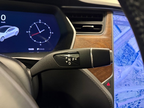Tesla Model S 16 of 19