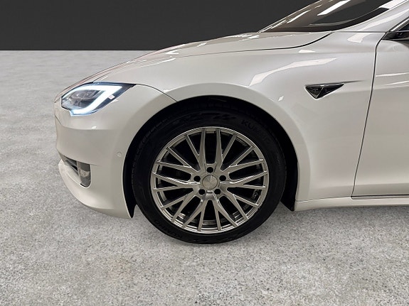 Tesla Model S 19 of 19