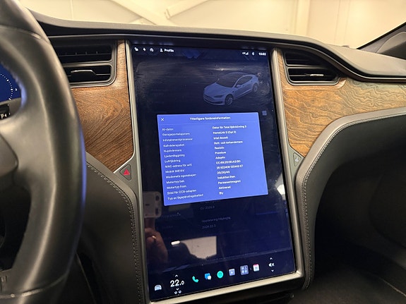 Tesla Model S 18 of 19