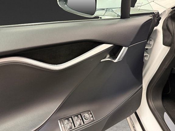 Tesla Model S 9 of 19